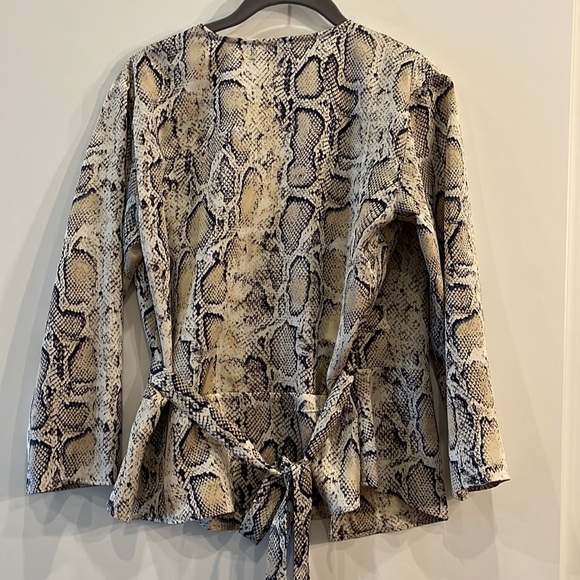 Ladies size M snakeskin wrap shirt - Picture 2 of 4